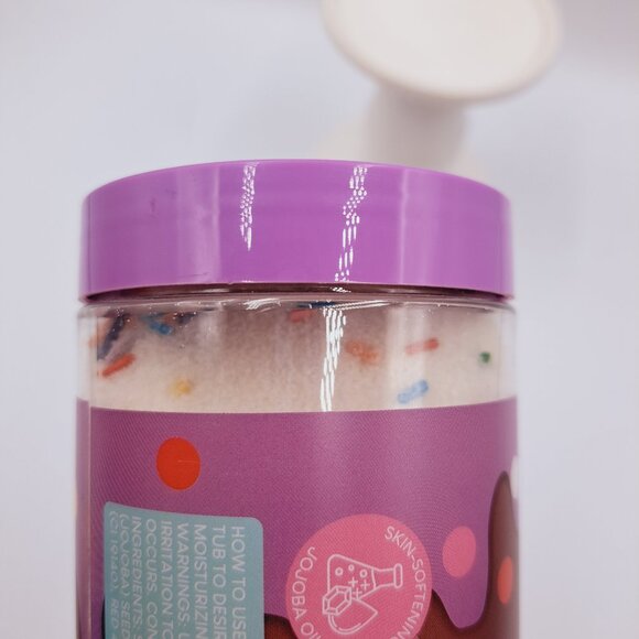 Sweet Shoppe Chocolate Glazed Cupcake Scent Shea Butter Bath Salt With Sprinkles - Picture 3 of 6